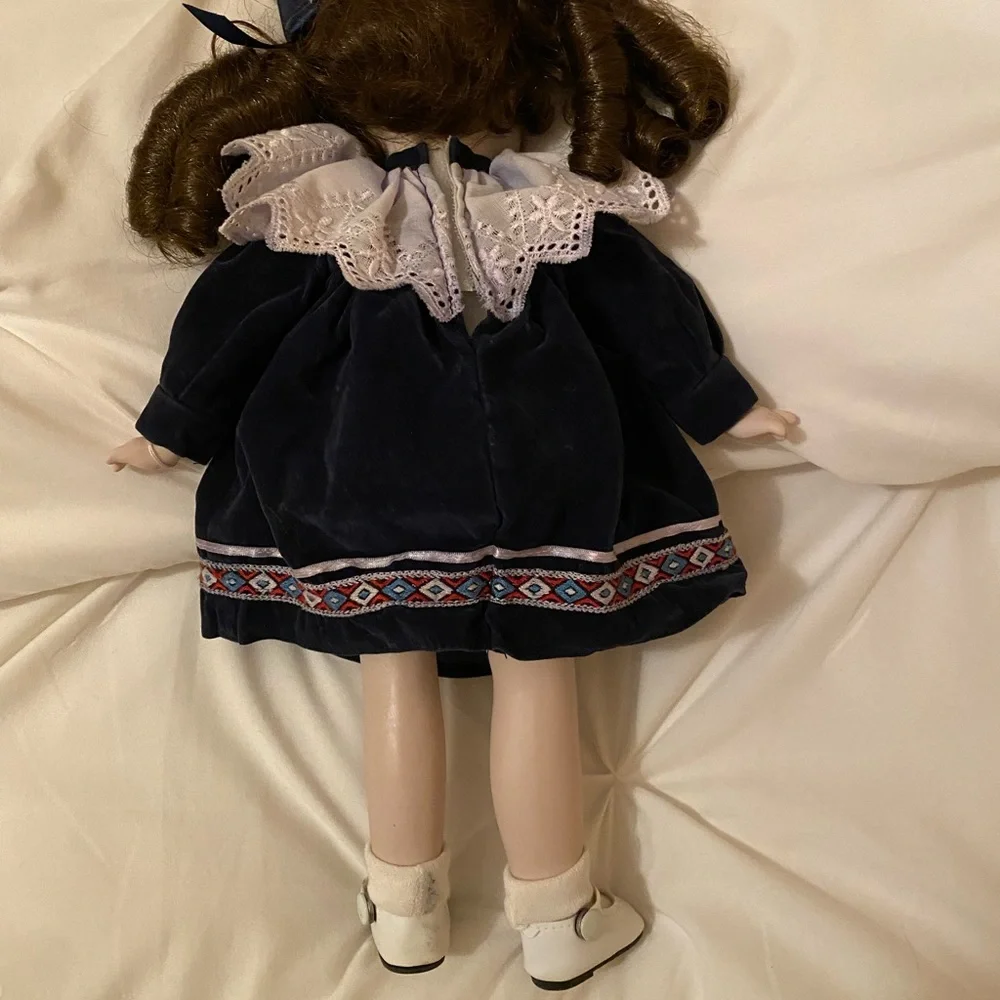 Bundle of 2 Vintage Brinn’s Porcelain Dolls